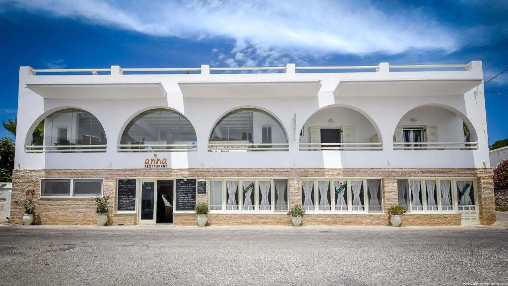 Hotel Ivi - Tap to explore photos