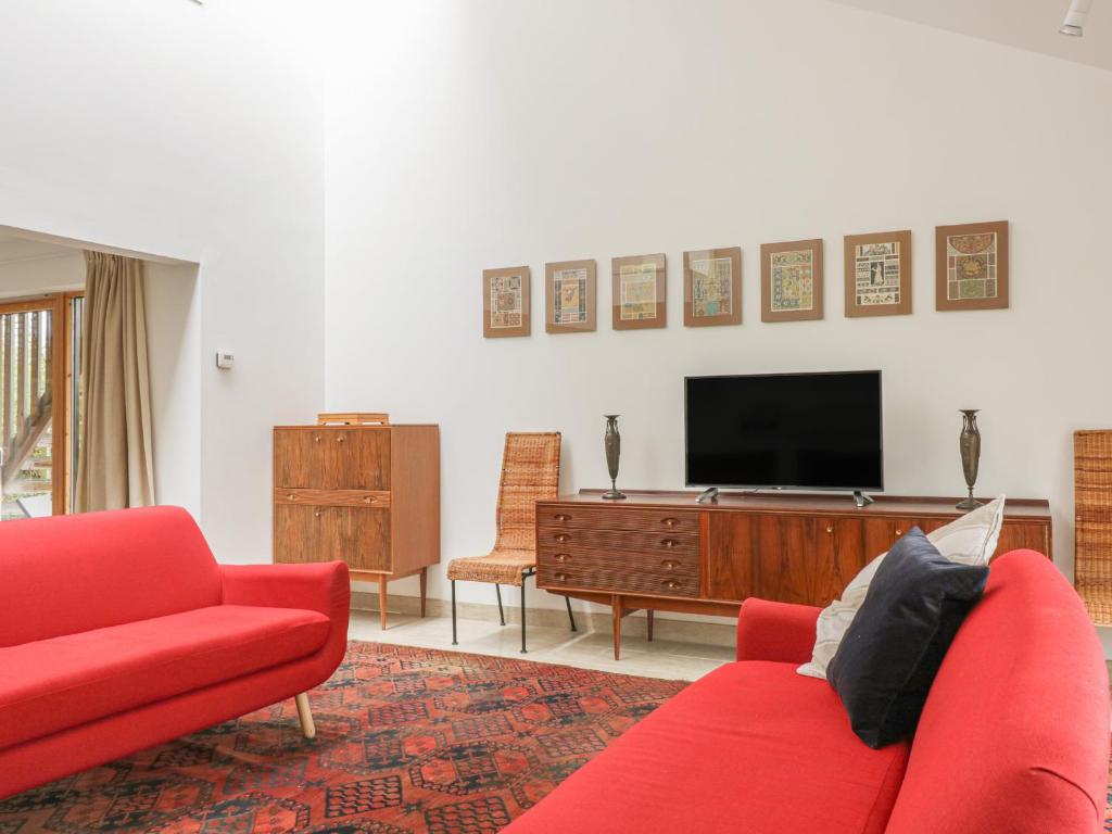 Frater House photo 1