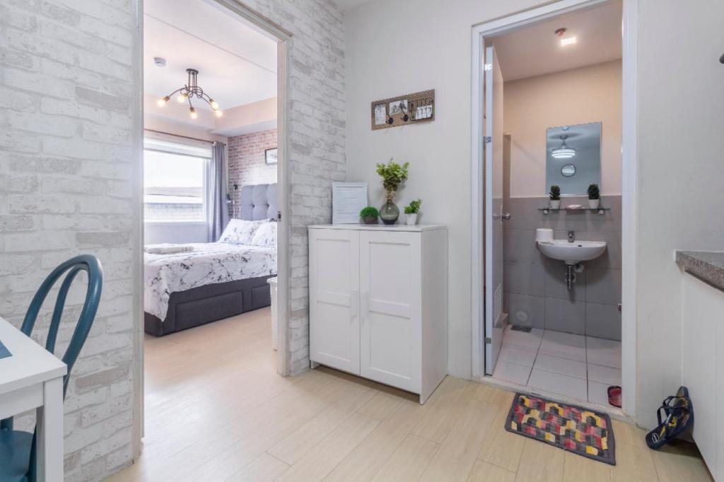 1BR Interiored Condo with WiFi, Netflix, Hot Shower - The Hive Residences photo 2