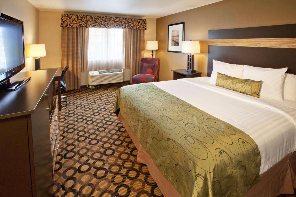 Red Lion Inn & Suites Kent - Seattle Area photo 1