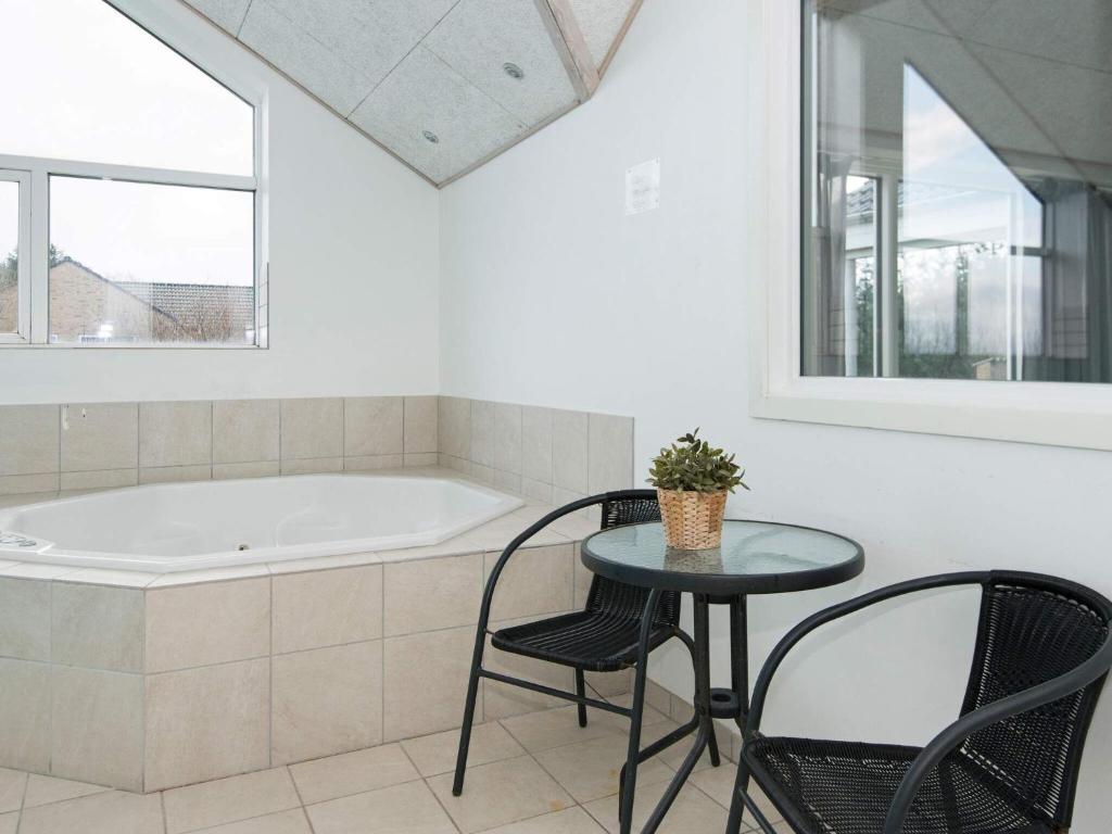 16 person holiday home in R m photo 4