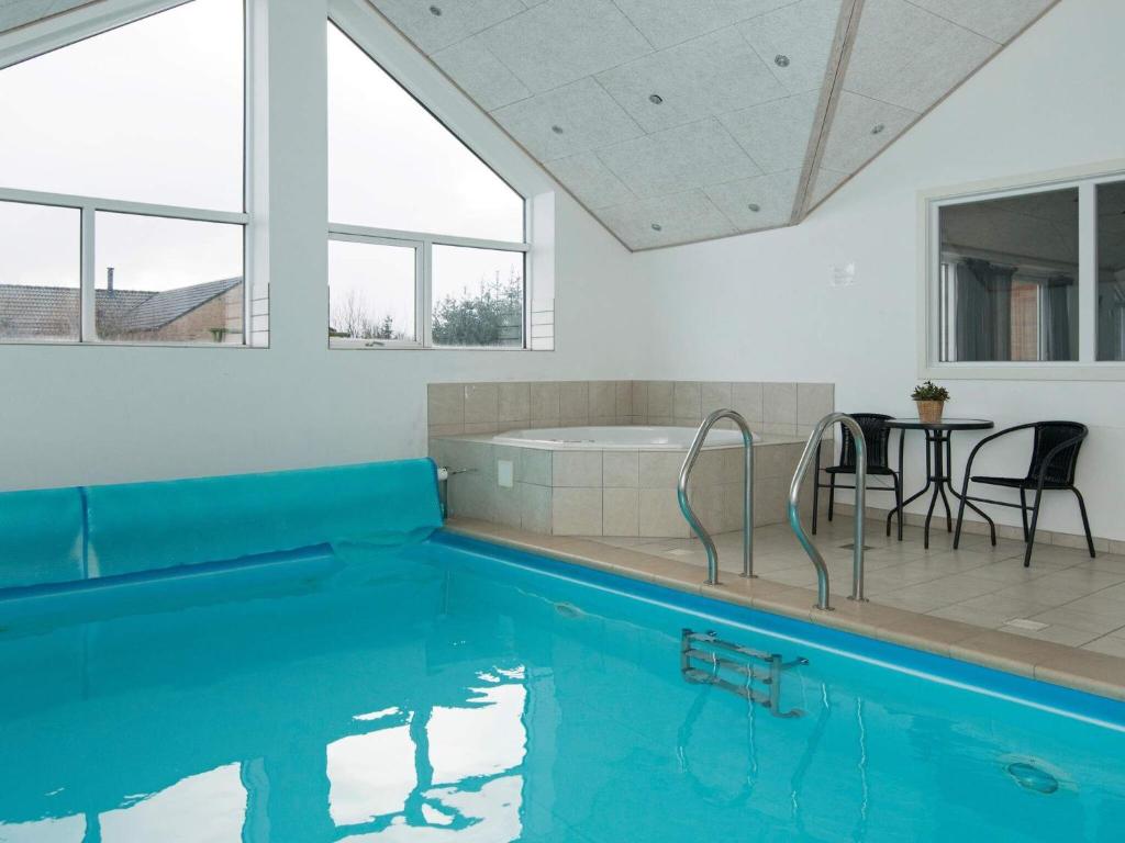 16 person holiday home in R m photo 2