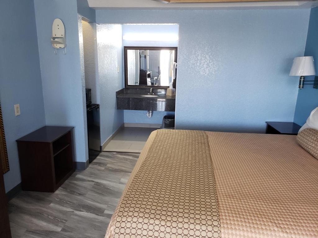 Regency Inn Motel by the Beach photo 4