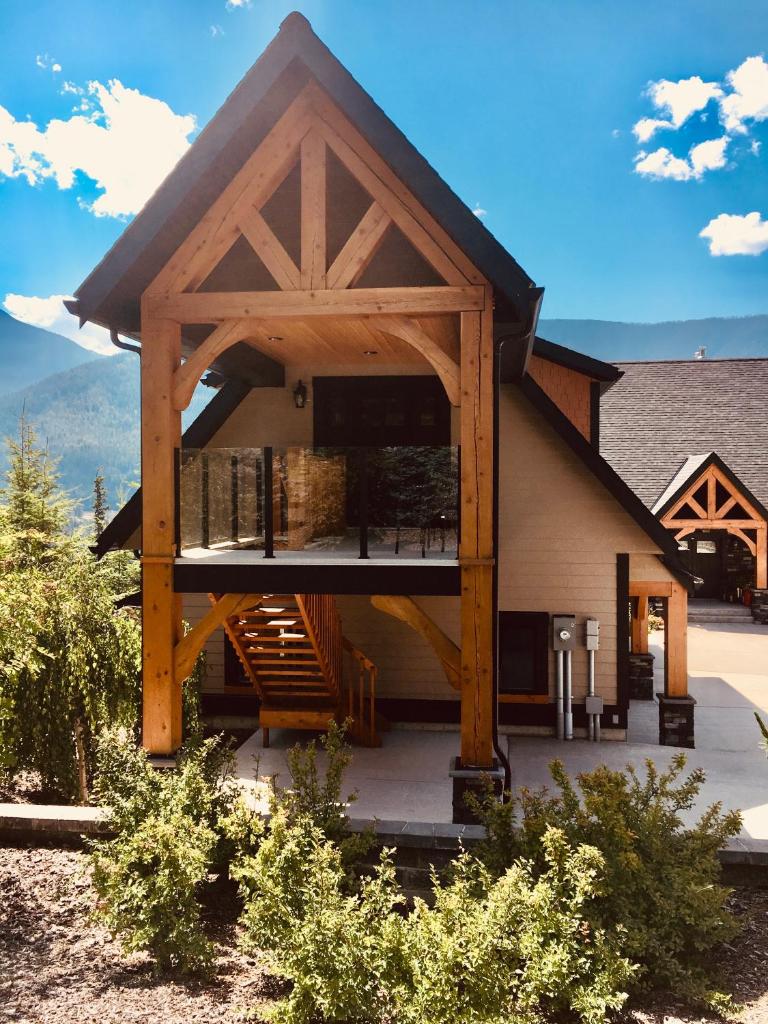 Kootenay Wild Guest Suites photo 4