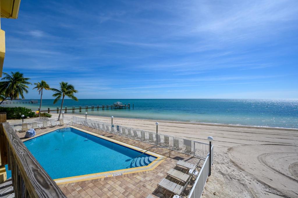 Coco Plum Beach & Tennis Club & Marina photo 2