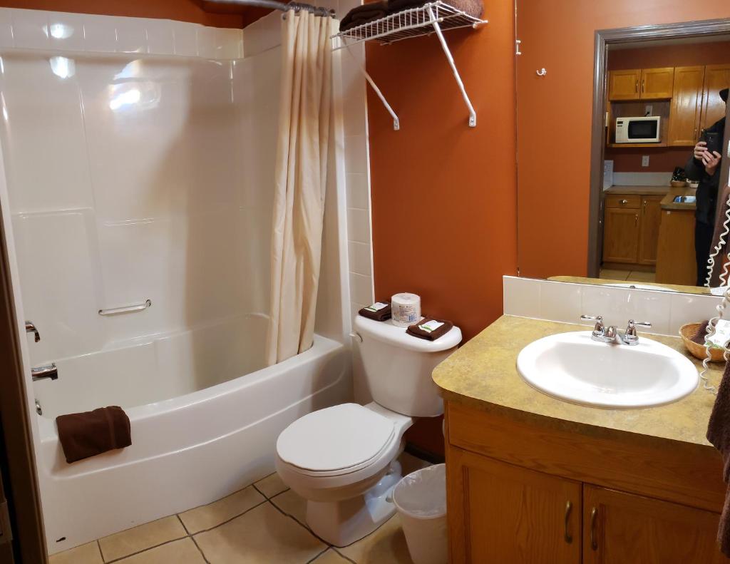 Avalon Inn photo 1