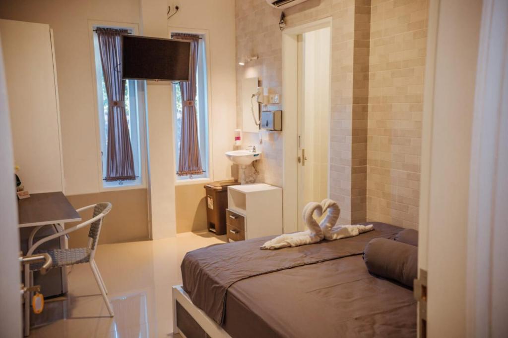 Simple Kuta Bedroom - Tap to explore photos