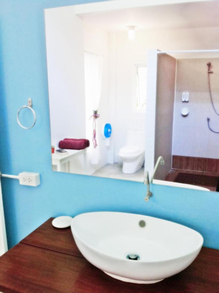 Трехместный (Трехместный номер с собственной ванной комнатой), Glur Hostel