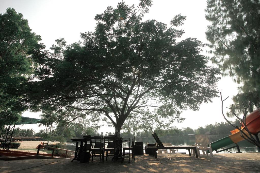 Tara Beach Resort Udonthani photo 3