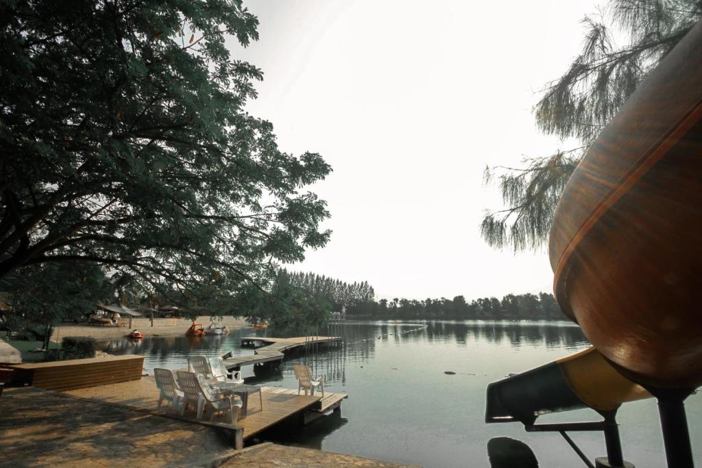 Tara Beach Resort Udonthani photo 4