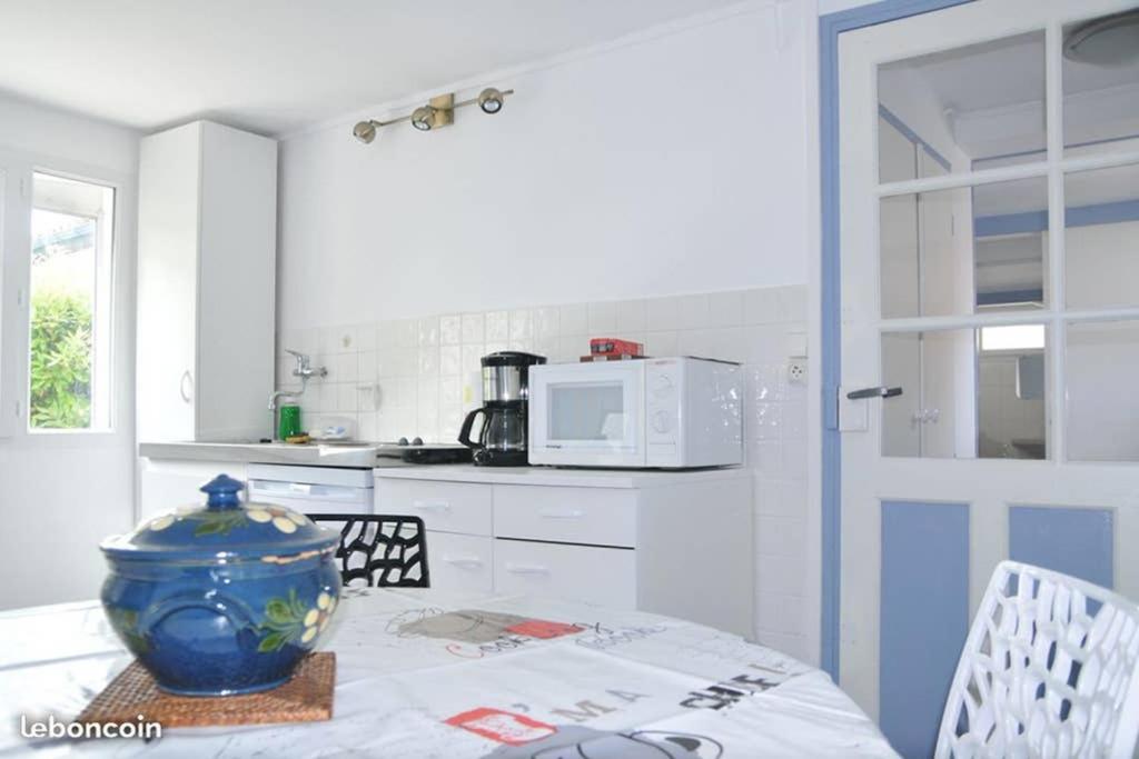 CENTRE CHATELAILLON GRAND T2** AVEC COUR 100mPLAGE photo 1