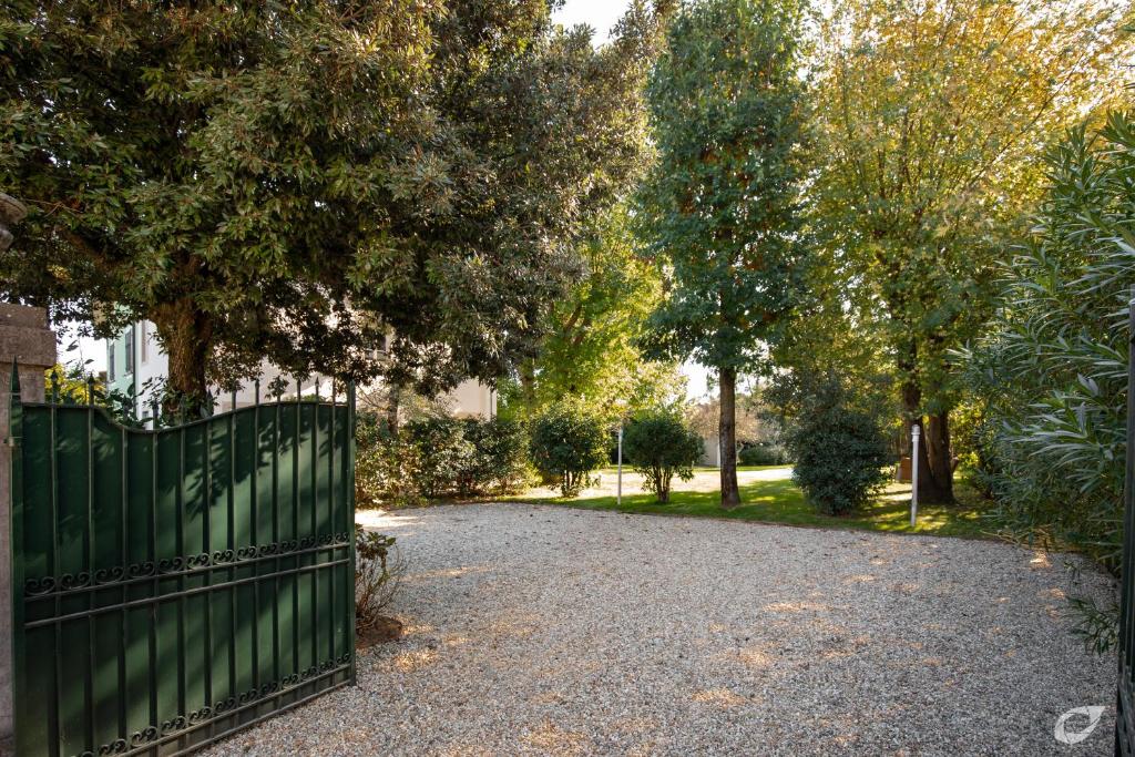 Villa Liberty 1927 heated pool, 2 miles Lucca photo 3