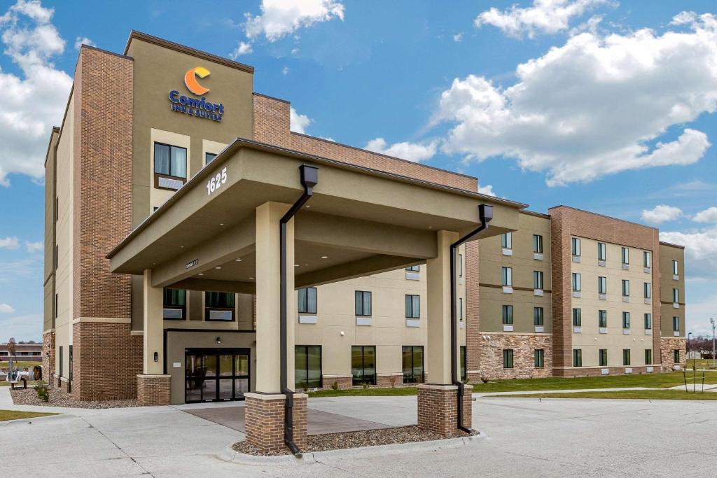 Comfort Inn & Suites West Des Moines photo 1