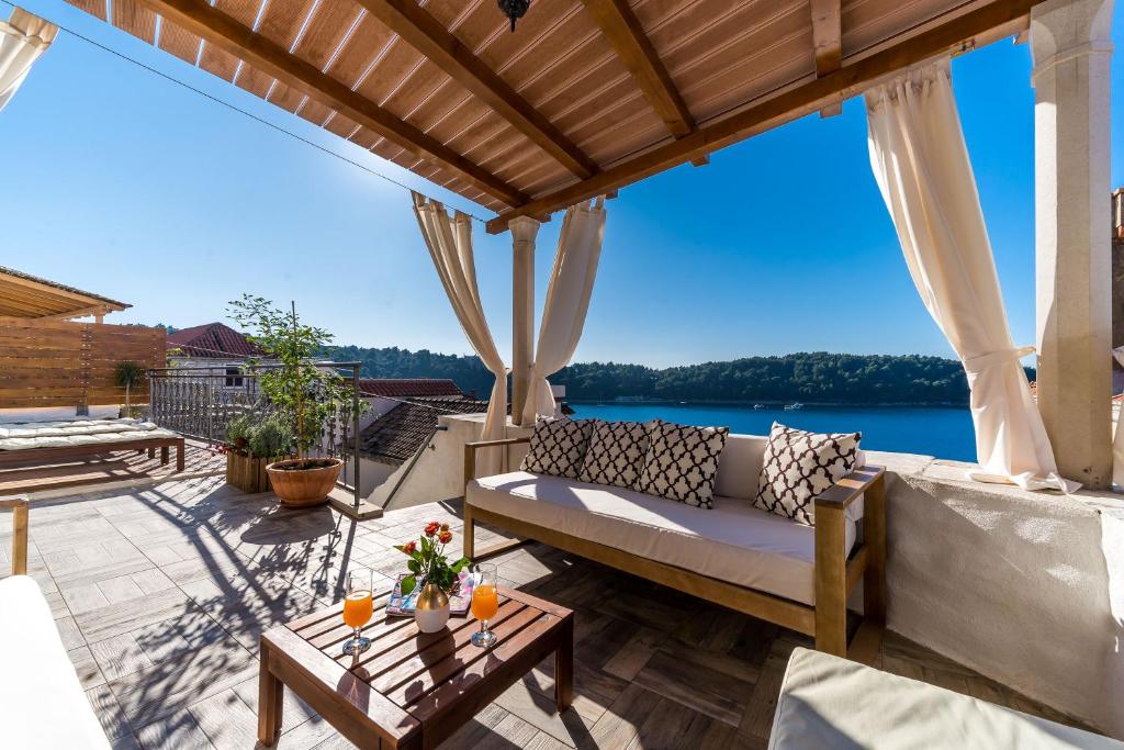 Dubrovnik-Cavtat Villa Mima -Sea front Villa with pool photo 1