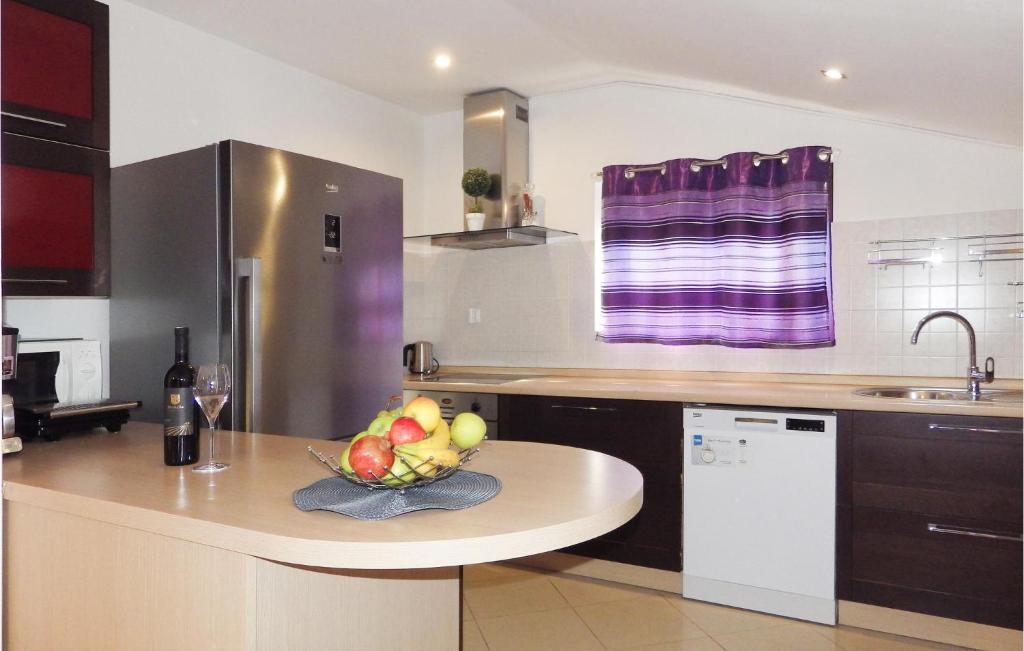 Awesome Apartment In Novigrad With 3 Bedrooms, Wifi And Outdoor Swimming Pool photo 3