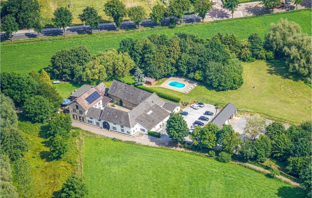 Nice Home In Simpelveld With 4 Bedrooms, Wifi And Outdoor Swimming Pool