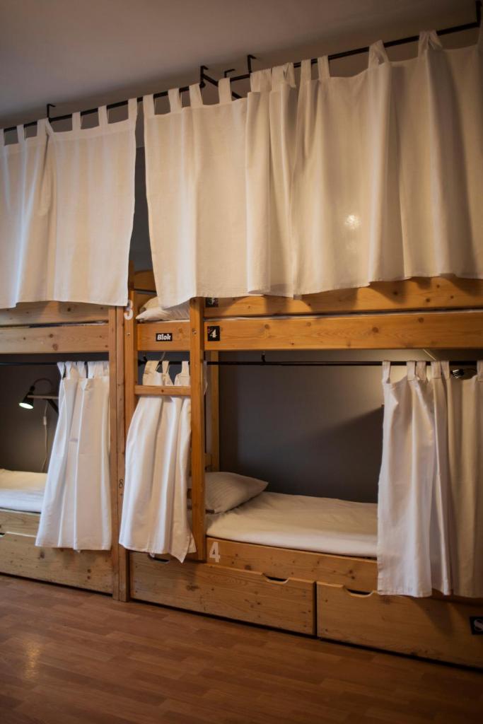 Номер (Односпальная кровать в общем номере с 10 кроватями), Hostel Flamingo