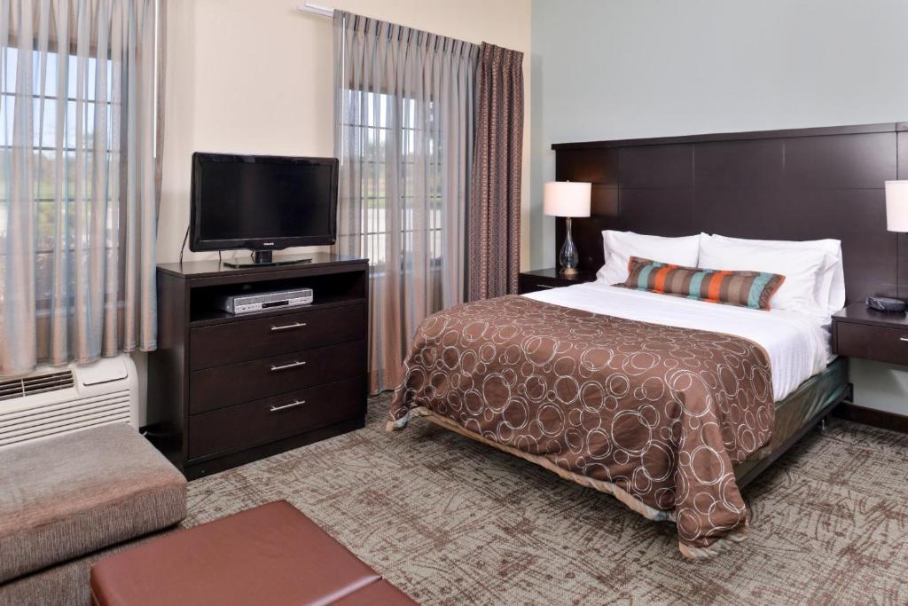 Staybridge Suites O'Fallon Chesterfield, an IHG Hotel photo 3