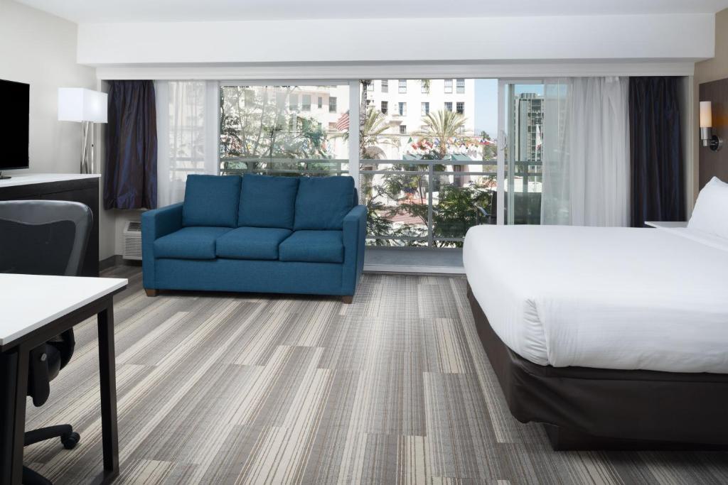 Holiday Inn Express San Diego Downtown Room Type - 1 KING LEISURE NONSMOKING
