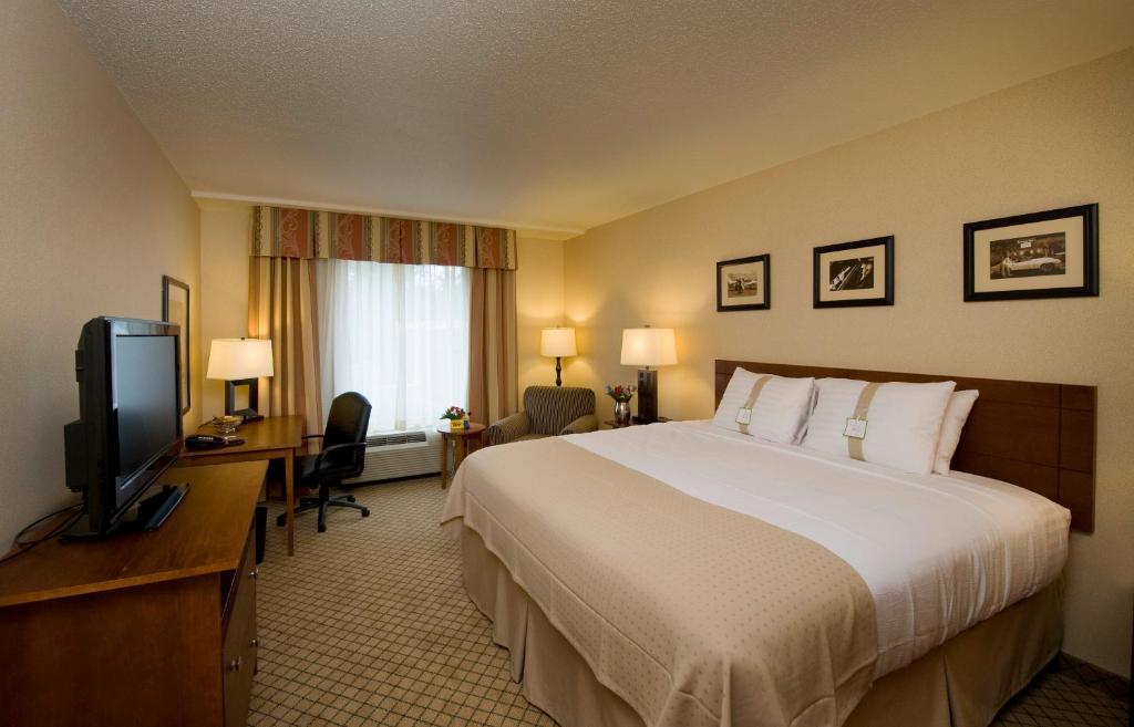 Holiday Inn Purdue - Fort Wayne, an IHG Hotel photo 3
