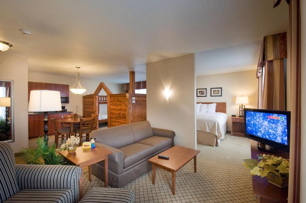 Holiday Inn Purdue - Fort Wayne, an IHG Hotel photo 2