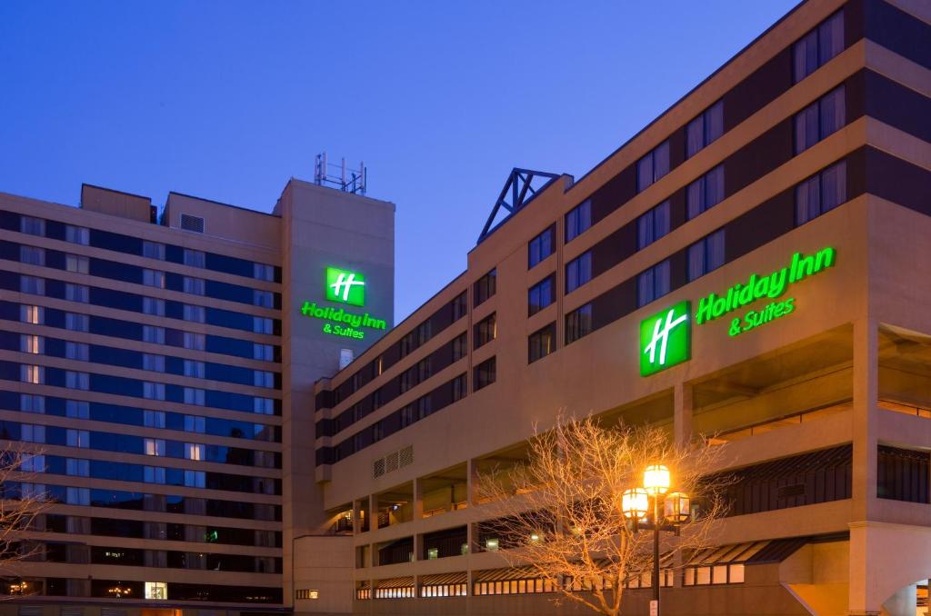 Holiday Inn & Suites Duluth Downtown, an IHG Hotel image