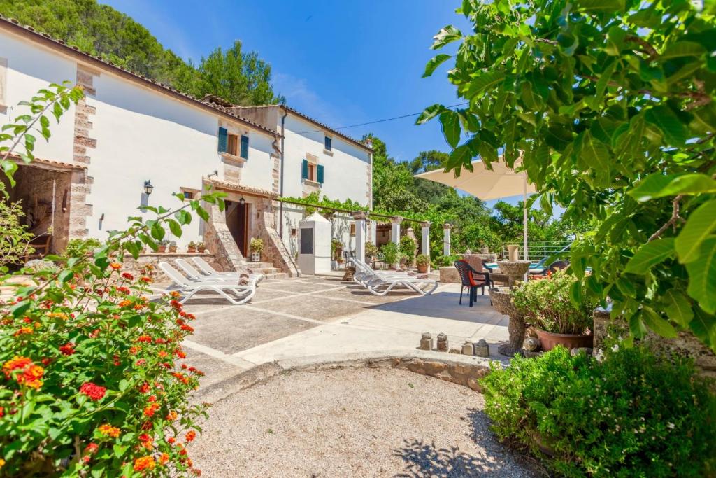 Villa Cals Frares by Sealand Villas - Tap to explore photos