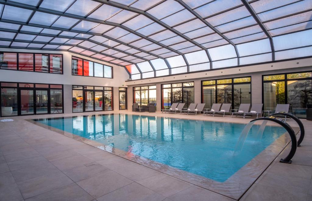 Kyriad Prestige Lyon Est - Saint Priest Eurexpo Hotel and SPA photo 4