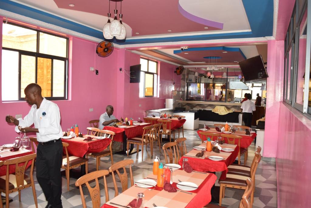 Two Oceans Hotel Voi photo 1
