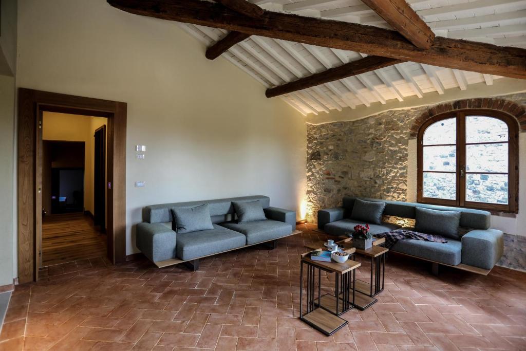Castello La Leccia - Tap to explore photos