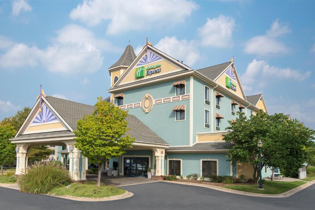Holiday Inn Express Holland, an IHG Hotel image