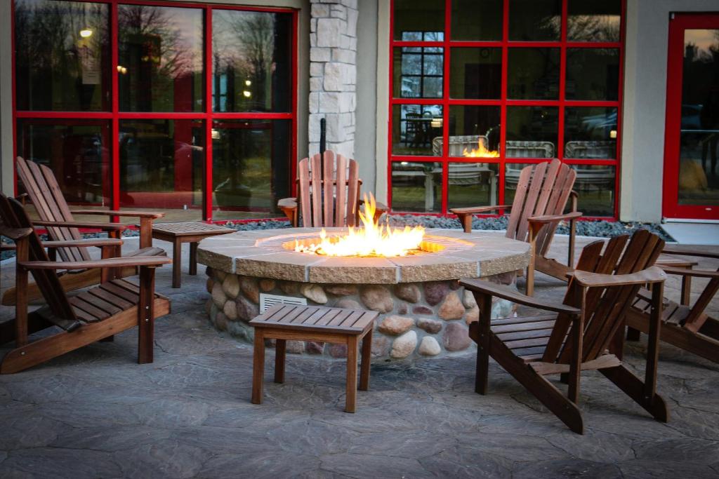 Wildwood Lodge & Suites photo 1