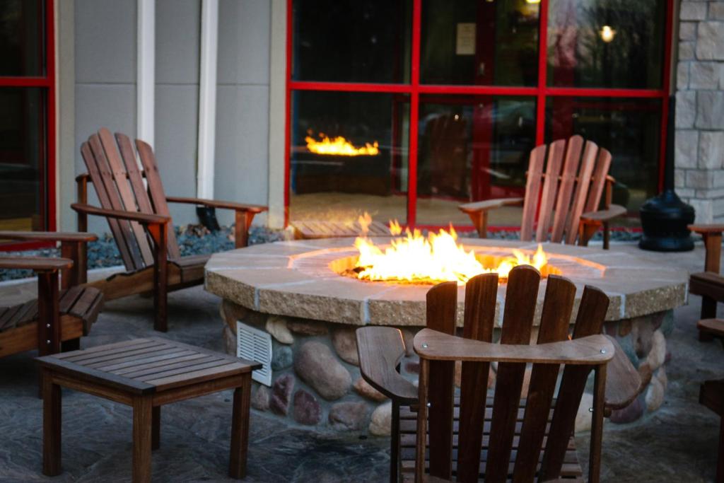 Wildwood Lodge & Suites photo 2