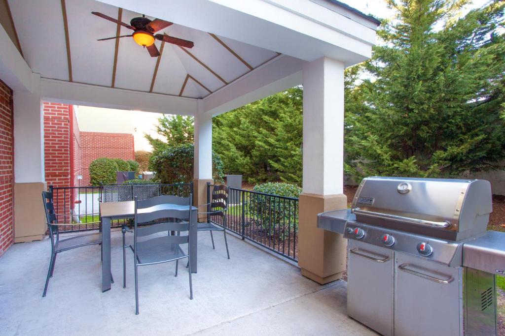 Candlewood Suites Virginia Beach Town Center, an IHG Hotel photo 1