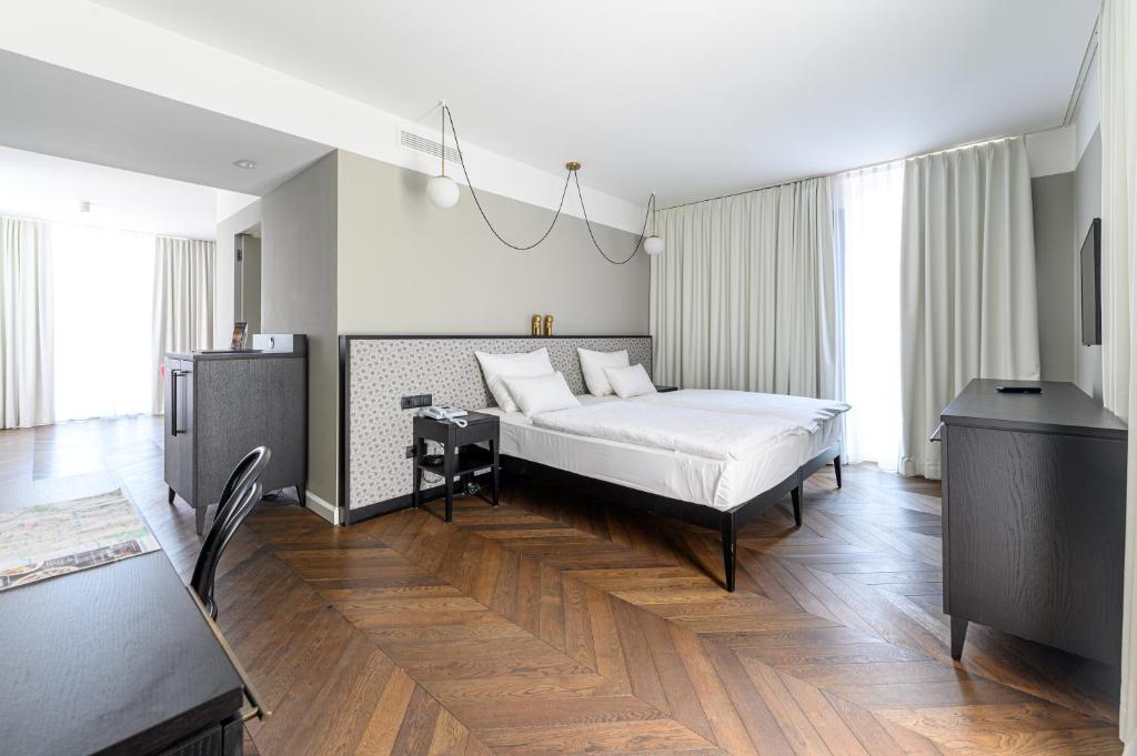 Сьюит (Полулюкс с террасой), Hotel Caroline