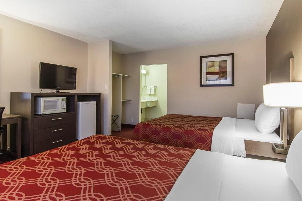 Econo Lodge Inn and Suites Lethbridge photo 2