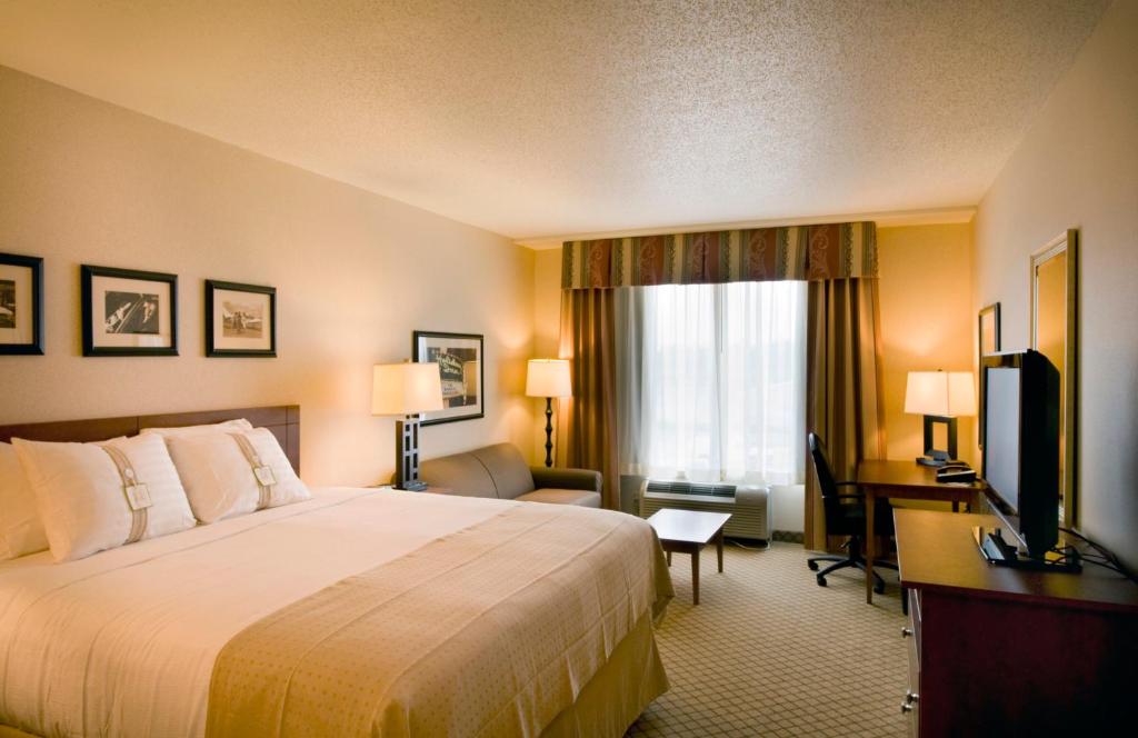 Holiday Inn Purdue - Fort Wayne, an IHG Hotel photo 4