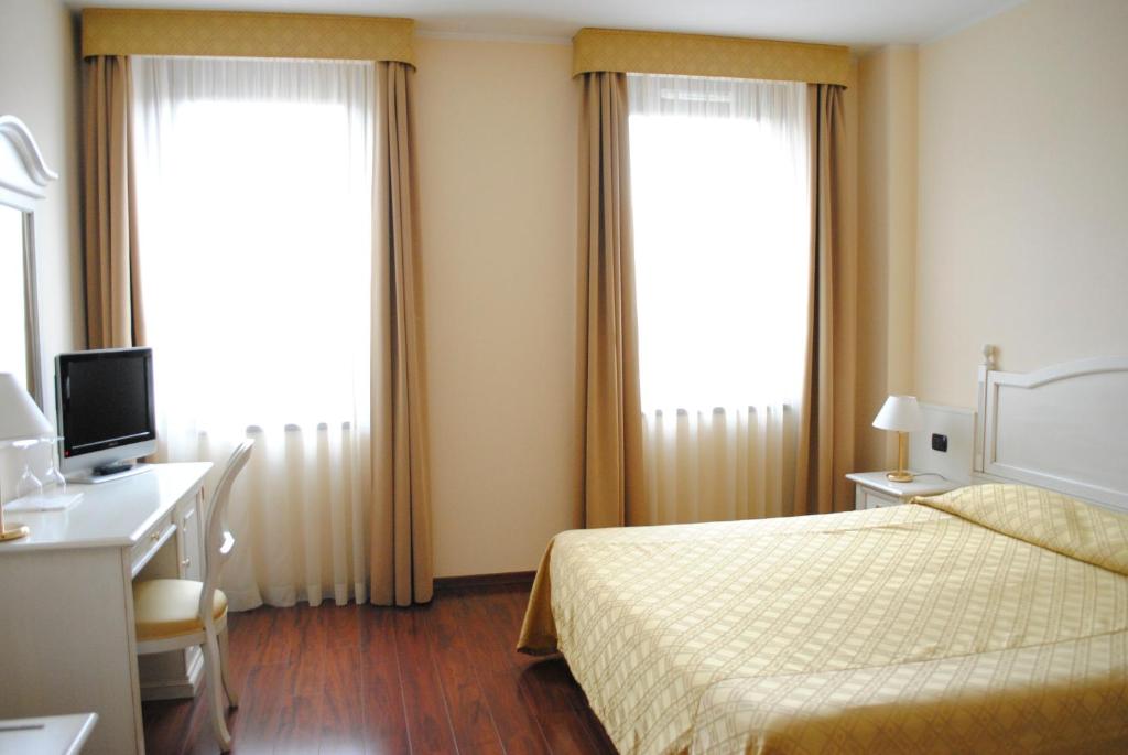 International Hotel photo 4