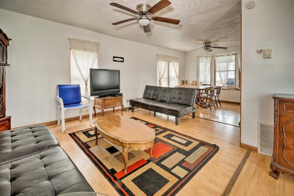Waterfront Lake Erie Vacation Rental on the Strip! photo 3