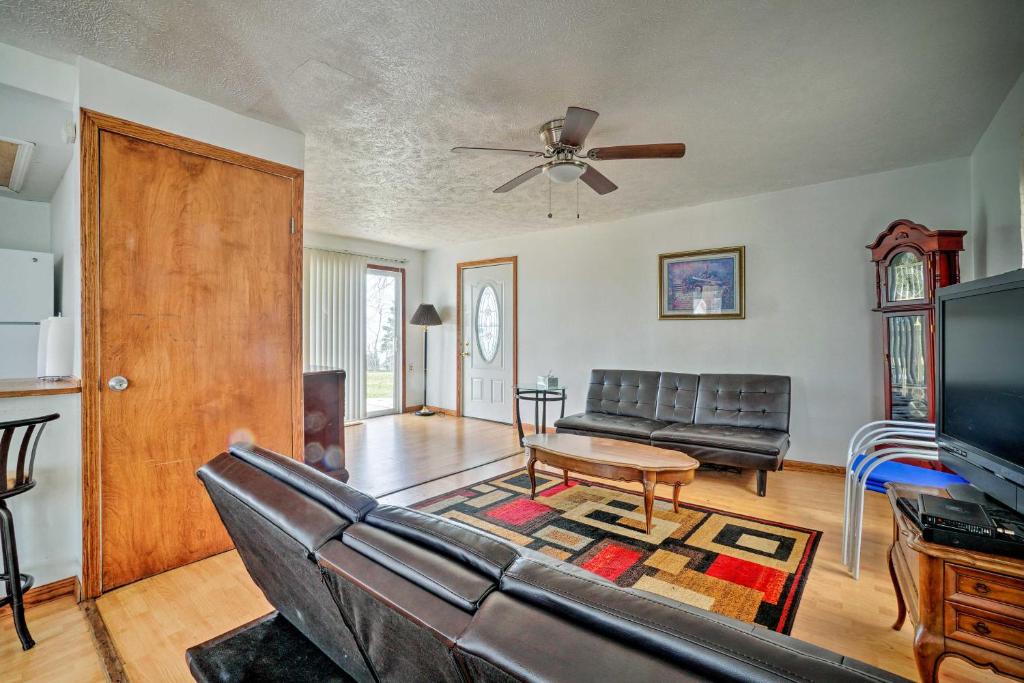 Waterfront Lake Erie Vacation Rental on the Strip! photo 4