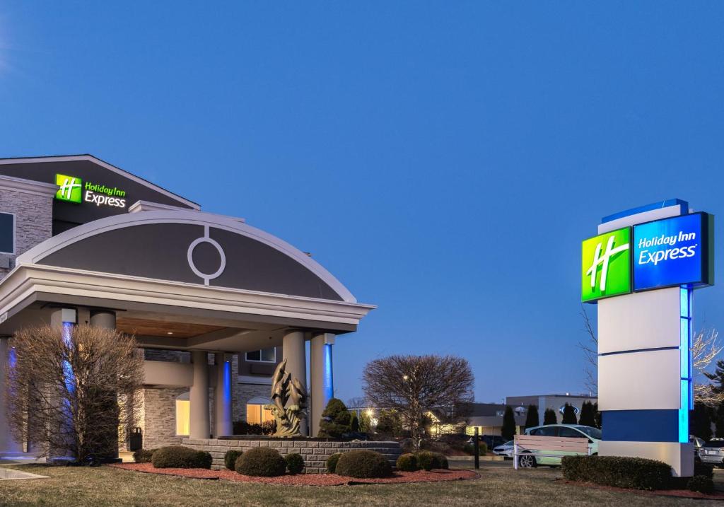 Holiday Inn Express Branford-New Haven, an IHG Hotel image