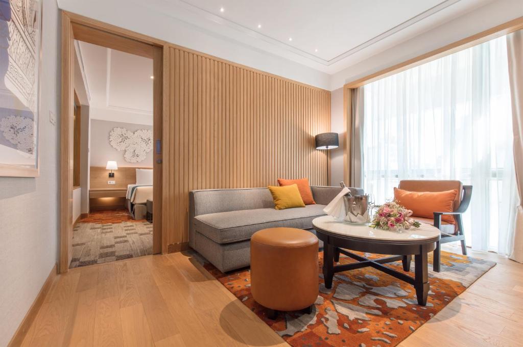 Сьюит (Люкс Elite - Для некурящих), Отель Holiday Inn Bangkok