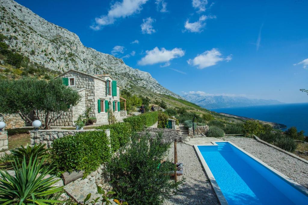 Beautiful Dalmatian stone villa with pool