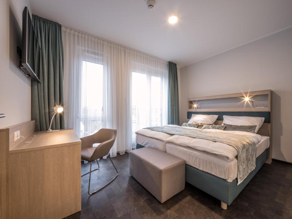 Двухместный (Улучшенный двухместный номер с 1 кроватью), RS-HOTEL - smart luxury hotel & apartments, contactless and inspected