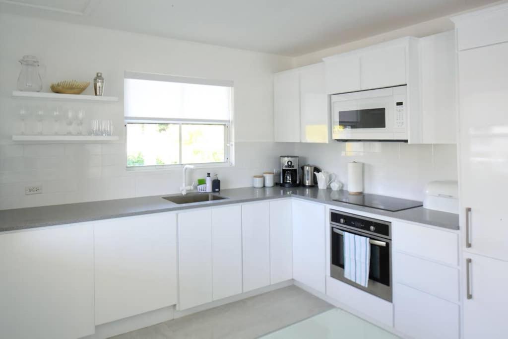 Sea Glass Villa - Spacious 2 Bedroom, 2 Bathroom photo 4