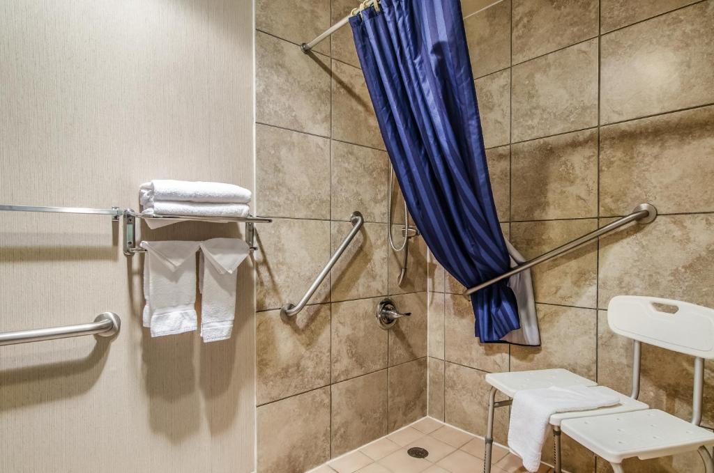 Americas Best Value Inn & Suites Ft Collins E at I-25 photo 4
