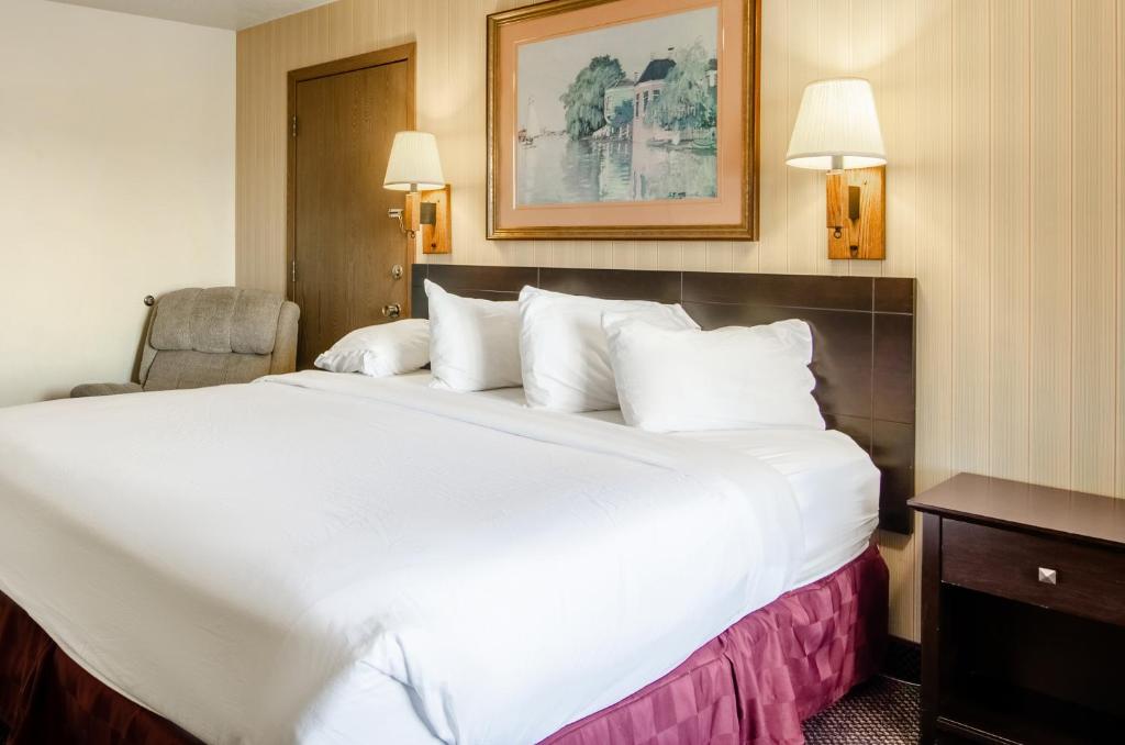 Americas Best Value Inn & Suites Ft Collins E at I-25 photo 1
