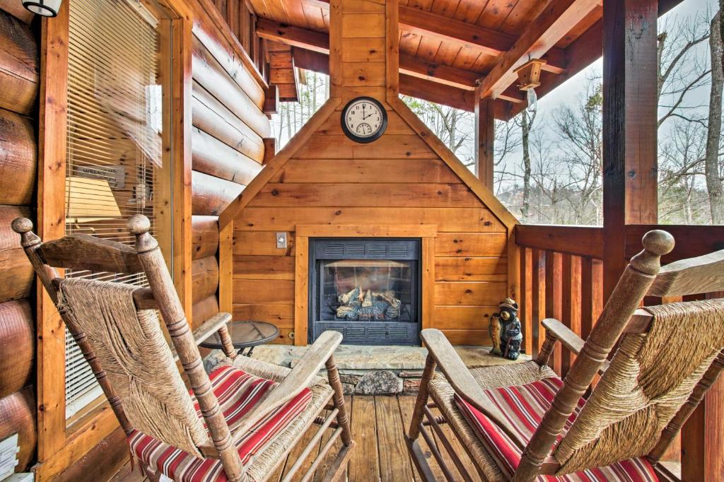Gatlinburg Mountainside Escape with Deck and Hot Tub! photo 2