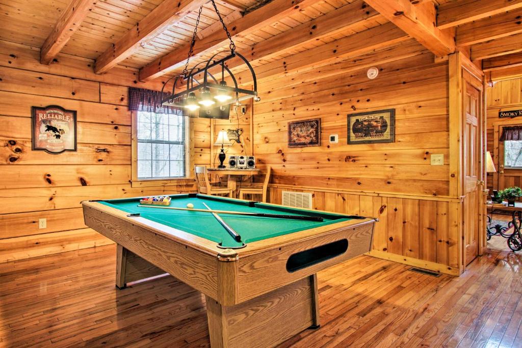 Gatlinburg Mountainside Escape with Deck and Hot Tub! photo 1