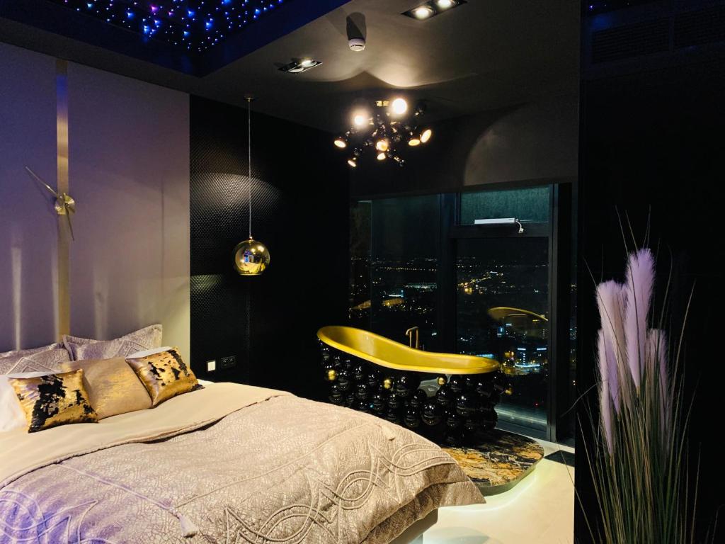 Апартаменты (Президентские апартаменты с ванной), 46th Floor Penthouse in Sky Tower